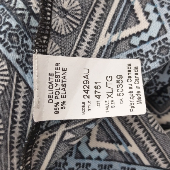 Cydney Mao Women's Top Size XL Blue Black Geometric Pattern Sleeveless V-Neck - Picture 12 of 13